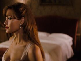 Анджелина Джоли секси – Турист (2010) #2