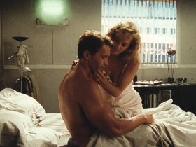 Шэрон Стоун секси, Лисия Нафф голая – Вспомнить всё (1990) #2