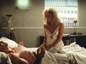 Шэрон Стоун секси, Лисия Нафф голая – Вспомнить всё (1990) #3