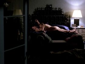 Кэтлин Тёрнер голая – Жар тела (1981) #2