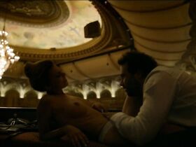 Элисон Бэт голая – День, когда Земля замерзла s01e07 (2017) #2