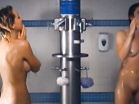 Мерседес Мэннинг голая, Лорен Лакис голая – Other Halves (2015) #2