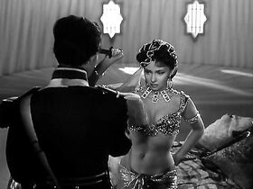 Джина Лоллобриджида голая – Ночные красавицы (1952) #1