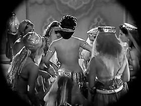 Джина Лоллобриджида голая – Ночные красавицы (1952) #2