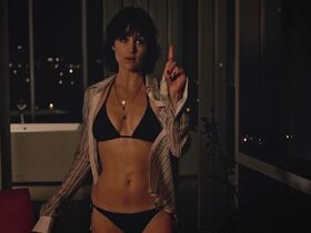 Карла Гуджино голая – Привидение (2010)