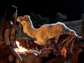 Келли Ху секси – Царь скорпионов (2002) #3