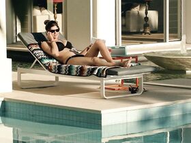 Александра Даддарио секси – Разлом Сан-Андреас (2015)