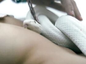 Дианна Агрон голая, Пас де ла Уэрта голая – Обнаженная (2015)