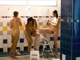 Мишель Уильямс голая, Сара Силверман голая – Любит / Не любит (2011) #3