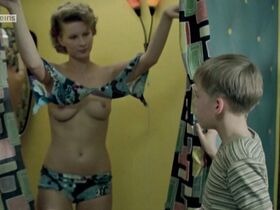 Анук Вагенер голая, Джинтаре Парулюте голая – Маленькие секреты (2006) #3