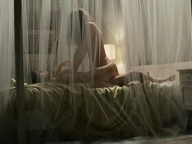 Луиз Бургуэн голая – Секса много не бывает (2011) #3