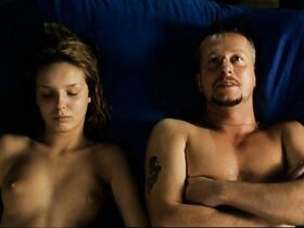 Агнешка Влодарчик голая – Охранник для дочери (1997)
