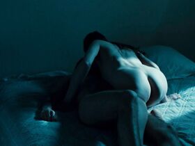 Шарлотта Генсбур голая – Преследование (2009)