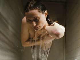 Кейт Норби голая, Шери Мун Зомби голая – Изгнанные дьяволом (2005) #1