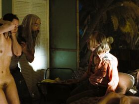 Кейт Норби голая, Шери Мун Зомби голая – Изгнанные дьяволом (2005)