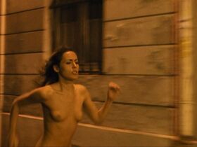 Ирена Монтала голая, Изабель Жоли голая, Энн Стиффенс голая – Красотки (2005)