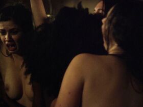 Эмбер Кони голая – Институт Роузвуд (2017)