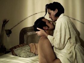 Лаура Каро голая – И явился Дьявол (2012) #2