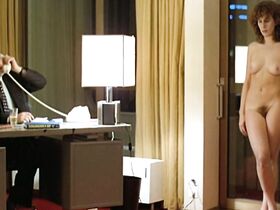 Изабель Юппер голая, Николь Викт голая – Спасай, кто может (свою жизнь) (1980)