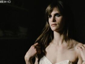 Лена Лауцемис голая – Если не мы, то кто (2011) #2