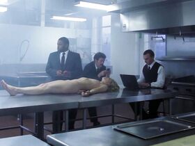 Синтия Киршнер голая – Хот-Бот (2016)