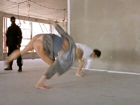 Эмма Виклунд секси – Такси 2 (2000) #2