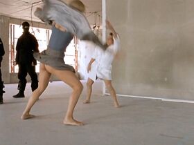 Эмма Виклунд секси – Такси 2 (2000) #3