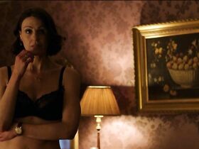 Сюранна Джоунс голая – Доктор Фостер s01e03 (2015) #2