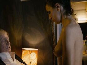 Камино Тейшейра голая – А давайте жить все вместе? (2011)