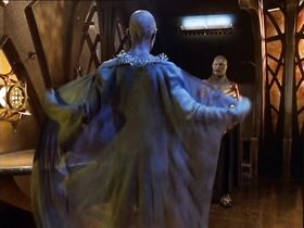 Вирджиния Хей голая – Далеко во Вселенной s01e04 (1999) #3