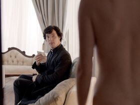 Лара Пулвер голая – Шерлок s02e01 (2012) #3