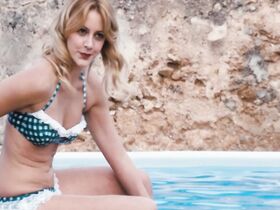 Лодовица Мари Рогати голая – Хлеб и бурлеск (2014) #2