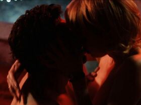 Альба Рорвахер голая – Кого хочу я больше (2010) #3