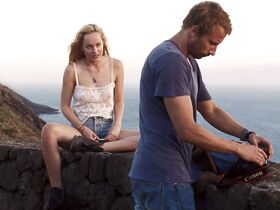 Дакота Джонсон голая – Большой всплеск (2015) #2