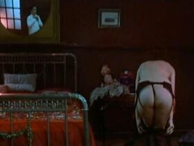 Ассумпта Серна голая, Марион Гам голая – Сладостные часы (1982) #3