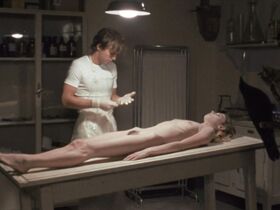 Чинция Монреале голая – За пределами тьмы (1979) #2