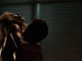 Шеннон Берри секси – Охотники s01e08 (2016)