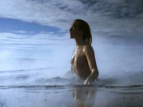 Нина Гуннарсдотир голая – Сверху и снизу (2000) #2