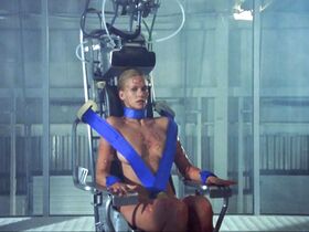 Наташа Хенстридж голая – Особь 2 (1998) #3