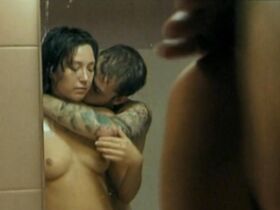 Мари Денарно голая, Лаура Смет голая – Страстные тела (2003) #3