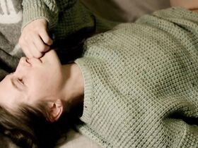 Лиза Карлехед голая – В твоих объятиях (2015) #2