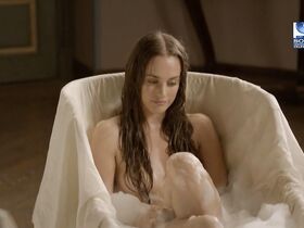 Адриана Торребехано голая, Сильвия Алонсо голая – Земля волков s02e11 (2011) #2