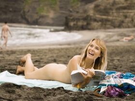 Эмма Леонард голая – 800 слов s02e02 (2016)