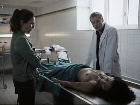 Камилла Гомес Дос Сантос голая – Гробовщик s03e01 (2015) #1