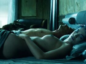 Линда Харди голая – Бессмертные: Война миров (2004)