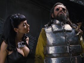 Николь Шерзингер секси – Люди в черном 3 (2012)