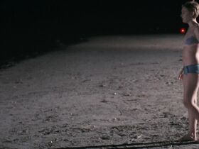 Дакота Фаннинг секси – Сейчас самое время (2012)