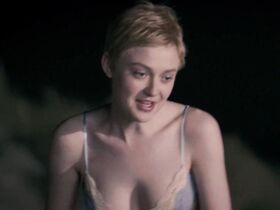 Дакота Фаннинг секси – Сейчас самое время (2012) #2