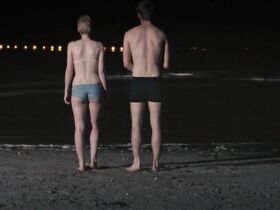 Дакота Фаннинг секси – Сейчас самое время (2012) #3