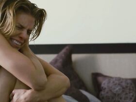 АннаЛинн МакКорд секси – Офицер ранен (2013)